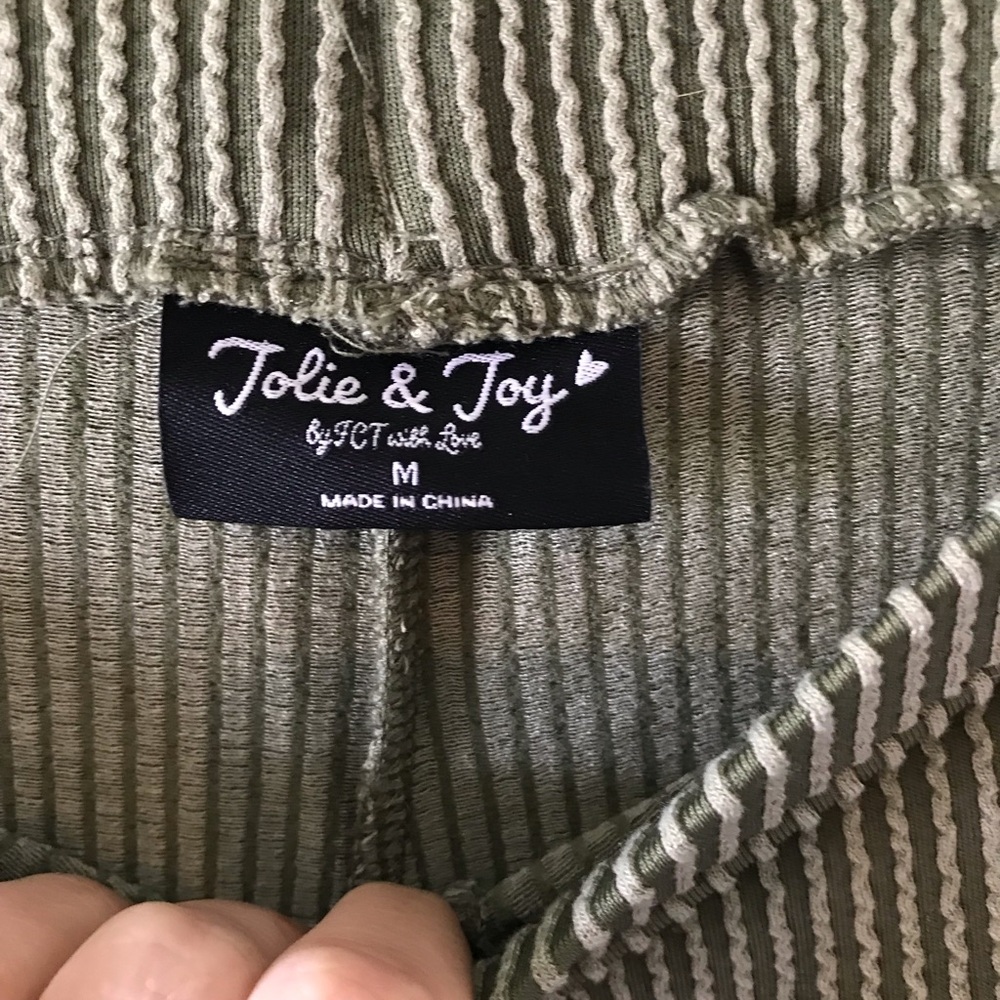 Wide-Leg Ribbed Cargo Pants in Olive - Picture 4 of 5